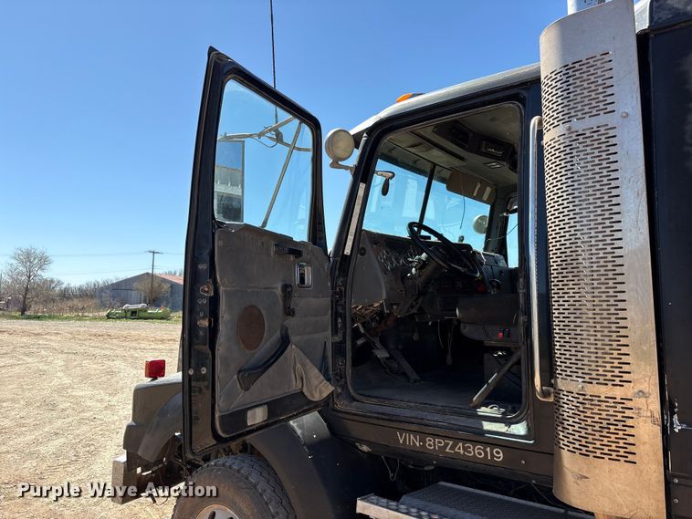 image for item FC2085 2008 Western Star 4900EX semi truck