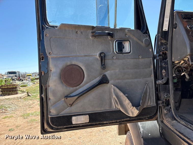 image for item FC2085 2008 Western Star 4900EX semi truck