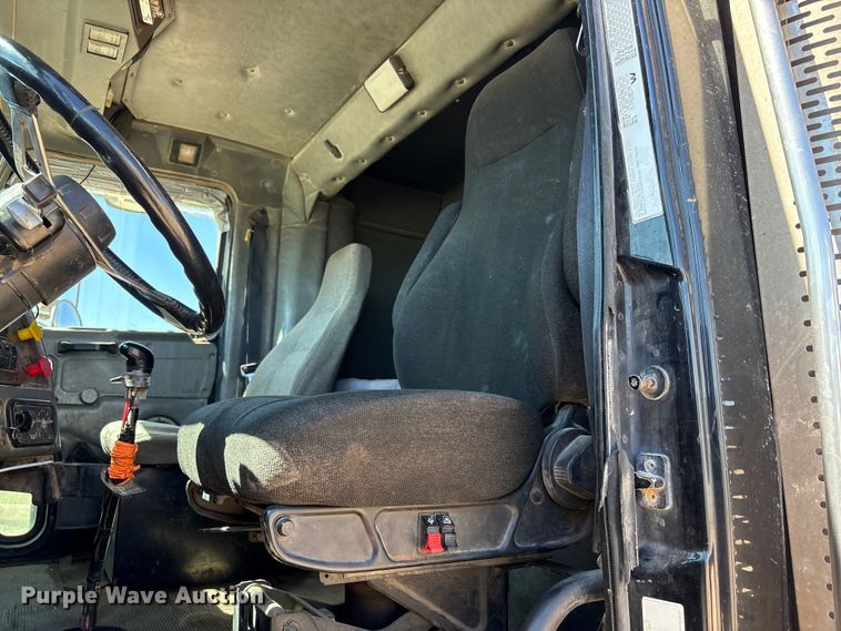image for item FC2085 2008 Western Star 4900EX semi truck
