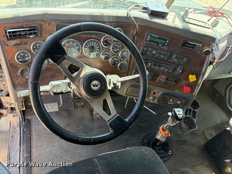 image for item FC2085 2008 Western Star 4900EX semi truck
