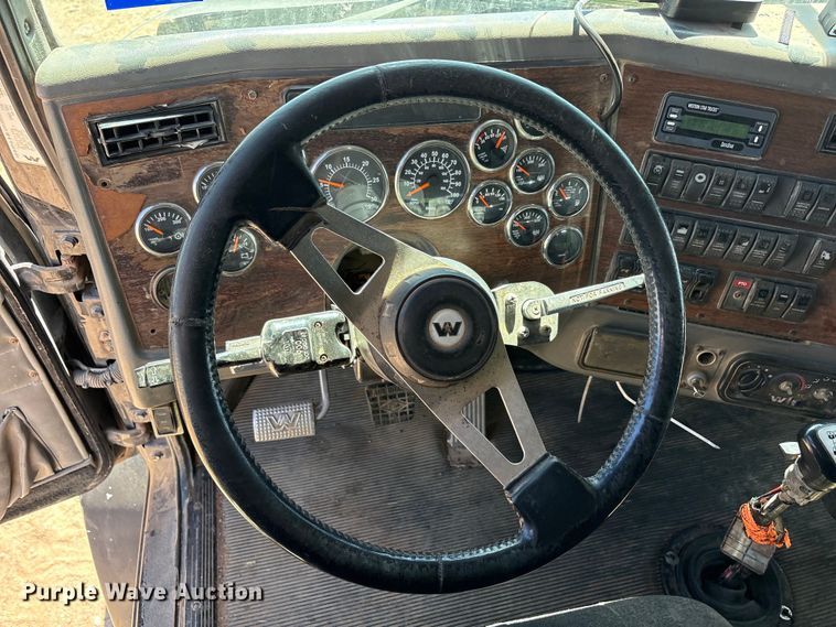 image for item FC2085 2008 Western Star 4900EX semi truck