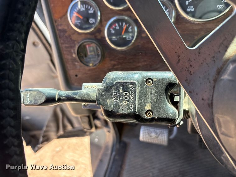 image for item FC2085 2008 Western Star 4900EX semi truck