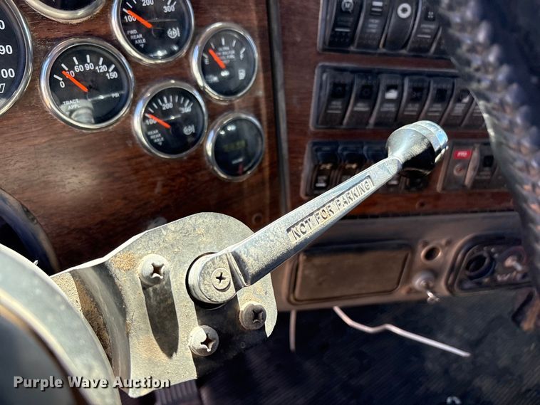 image for item FC2085 2008 Western Star 4900EX semi truck