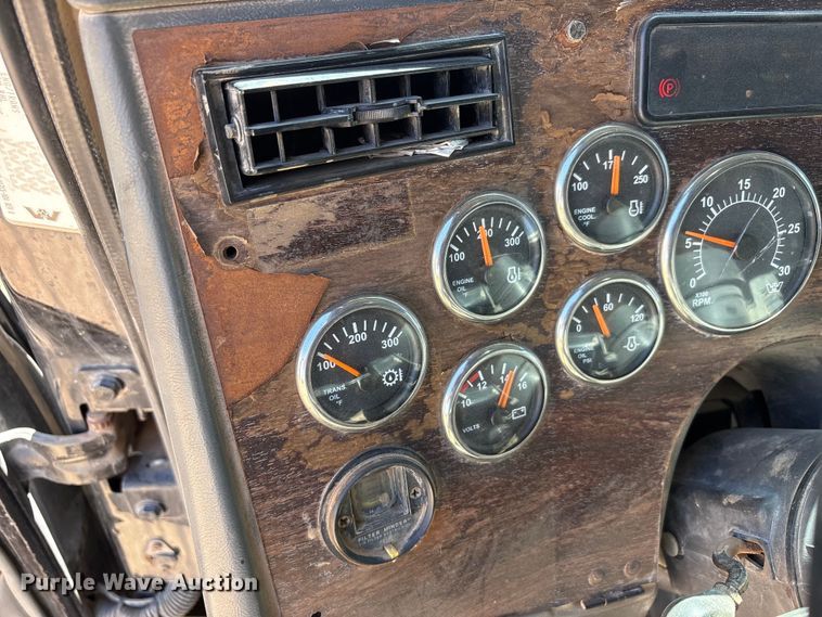 image for item FC2085 2008 Western Star 4900EX semi truck