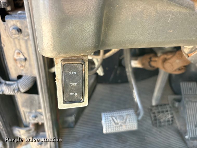image for item FC2085 2008 Western Star 4900EX semi truck