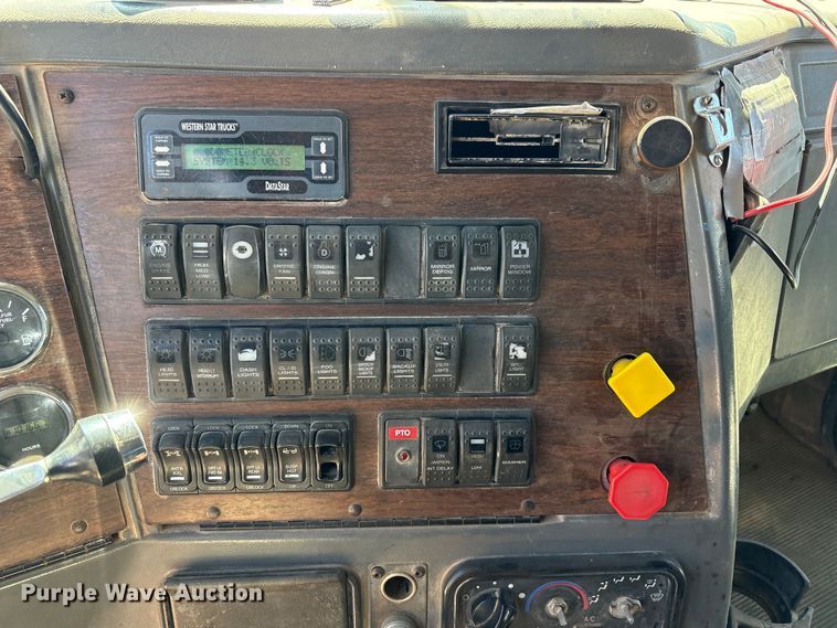 image for item FC2085 2008 Western Star 4900EX semi truck