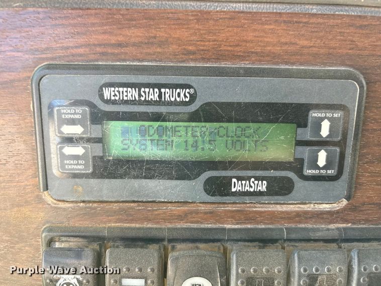 image for item FC2085 2008 Western Star 4900EX semi truck