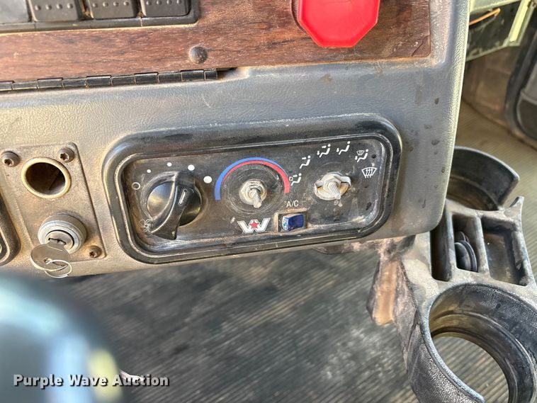 image for item FC2085 2008 Western Star 4900EX semi truck
