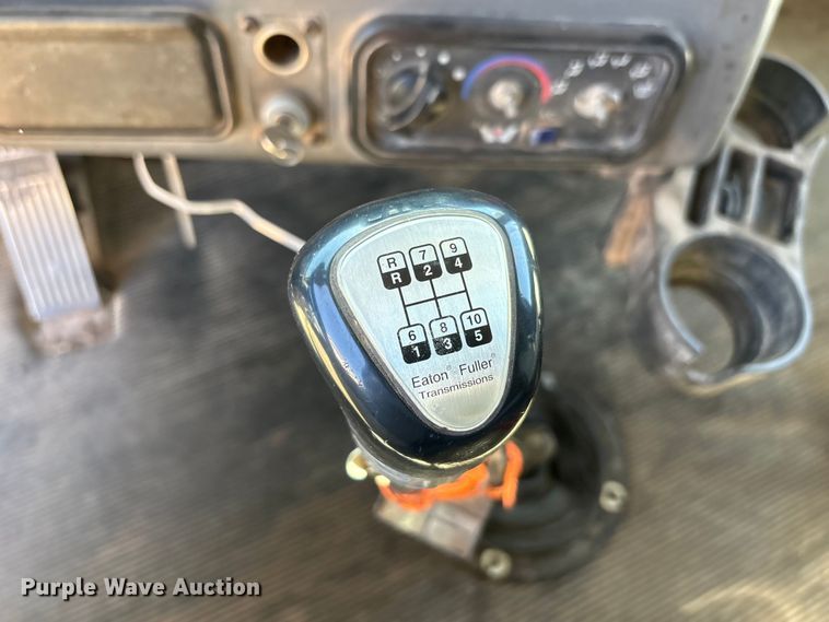 image for item FC2085 2008 Western Star 4900EX semi truck