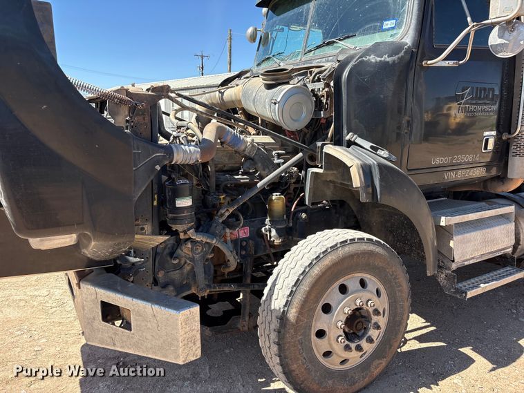 image for item FC2085 2008 Western Star 4900EX semi truck