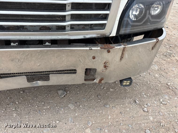 image for item FC2197 2005 Freightliner CST120 semi truck