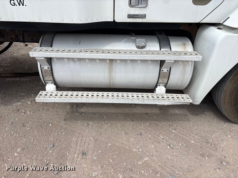 image for item FC2197 2005 Freightliner CST120 semi truck