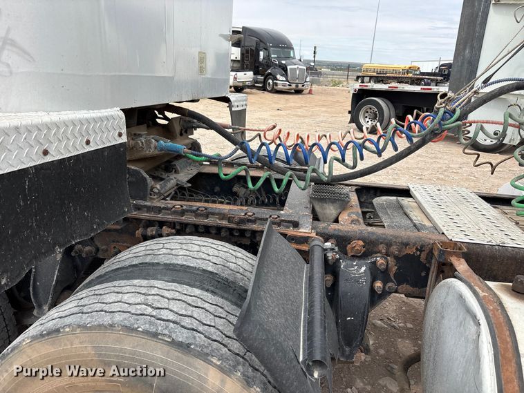 image for item FC2197 2005 Freightliner CST120 semi truck