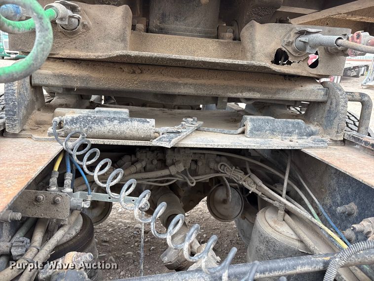 image for item FC2197 2005 Freightliner CST120 semi truck