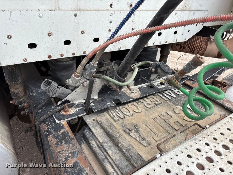 image for item FC2197 2005 Freightliner CST120 semi truck