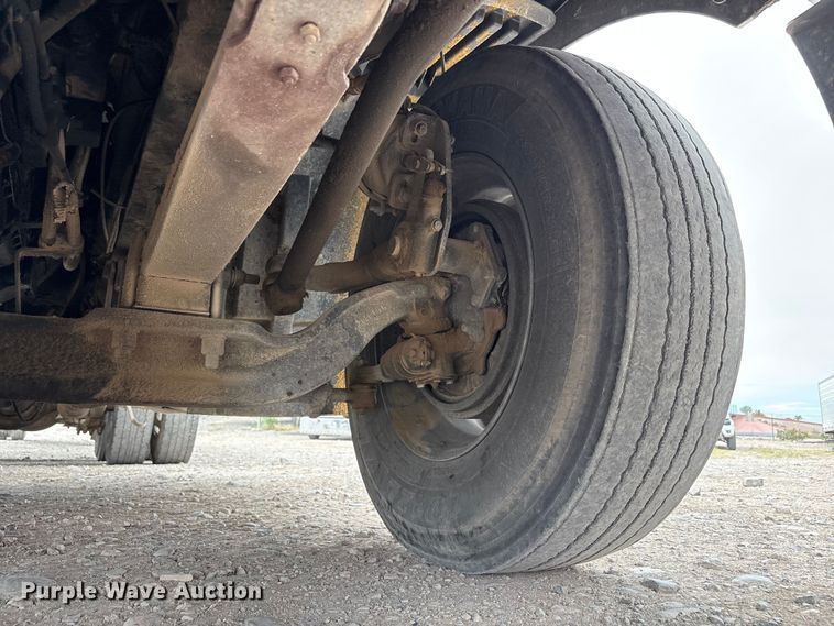 image for item FC2197 2005 Freightliner CST120 semi truck