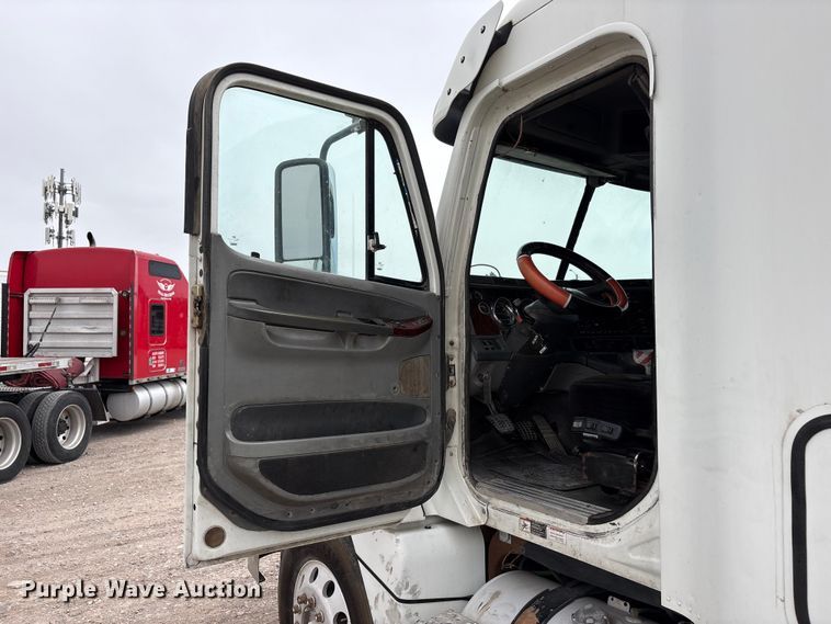 image for item FC2197 2005 Freightliner CST120 semi truck