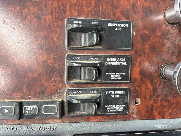 image for item FC2197 2005 Freightliner CST120 semi truck