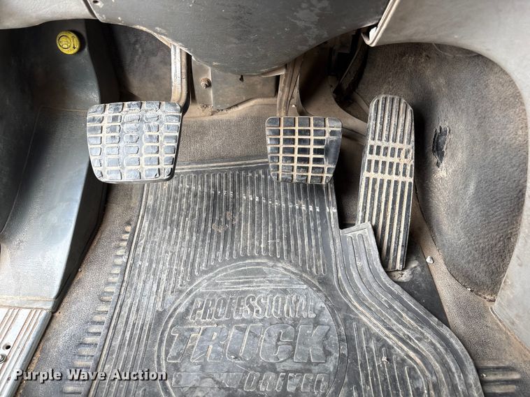 image for item FC2197 2005 Freightliner CST120 semi truck