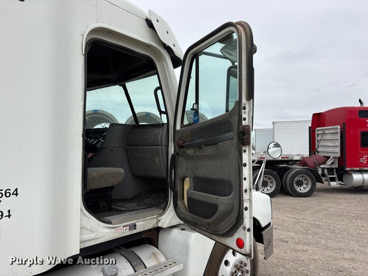 image for item FC2197 2005 Freightliner CST120 semi truck