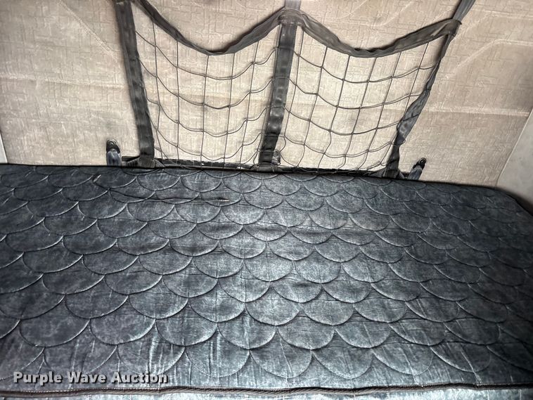 image for item FC2197 2005 Freightliner CST120 semi truck