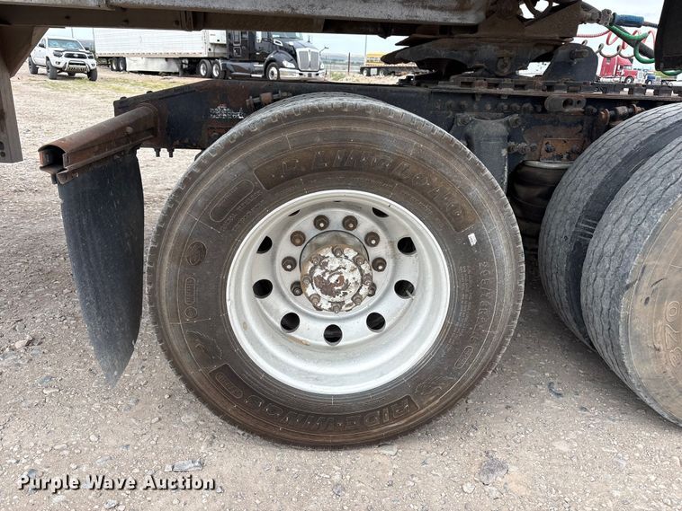 image for item FC2197 2005 Freightliner CST120 semi truck