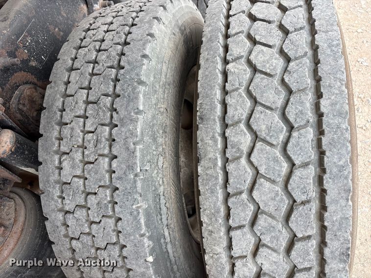 image for item FC2197 2005 Freightliner CST120 semi truck