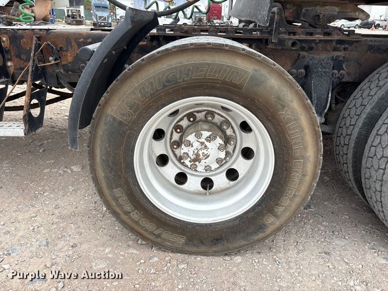 image for item FC2197 2005 Freightliner CST120 semi truck