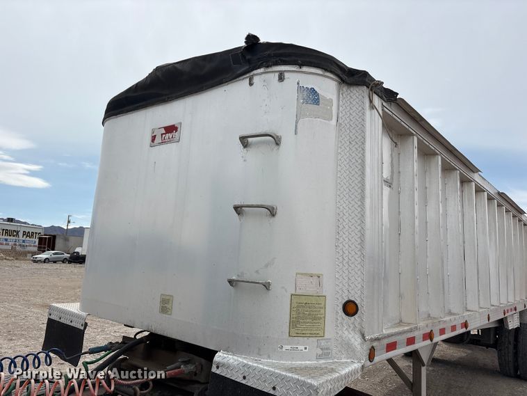 image for item FC2198 2003 Travis Body & Trailer Inc 39FT Travis T/102 end dump trailer