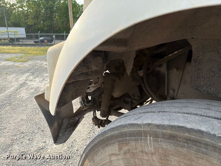 image for item FC3043 2007 Kenworth T800 semi truck