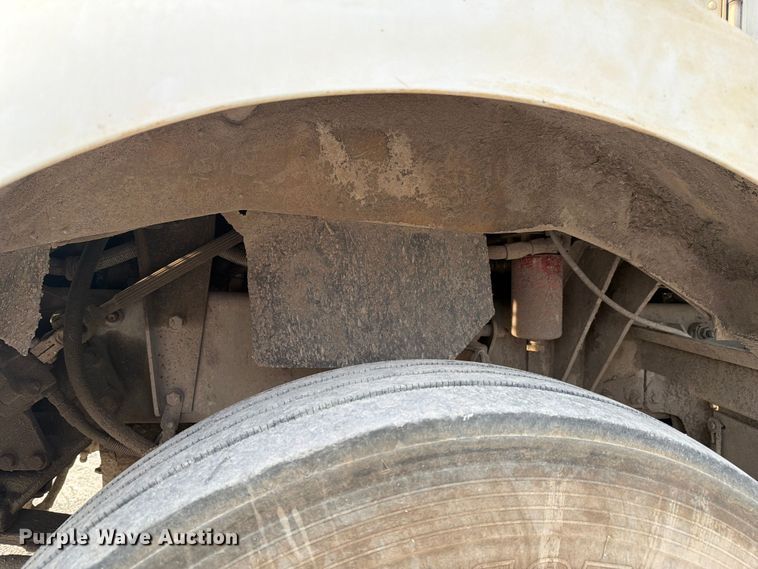 image for item FC3043 2007 Kenworth T800 semi truck