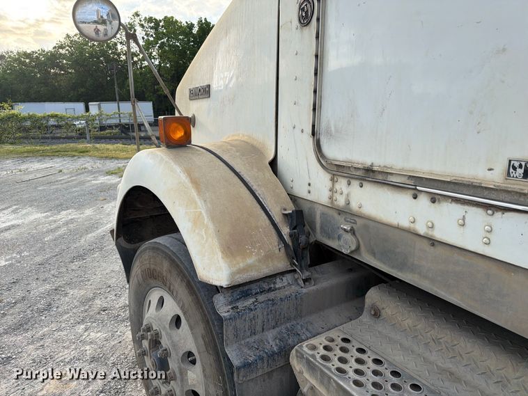 image for item FC3043 2007 Kenworth T800 semi truck