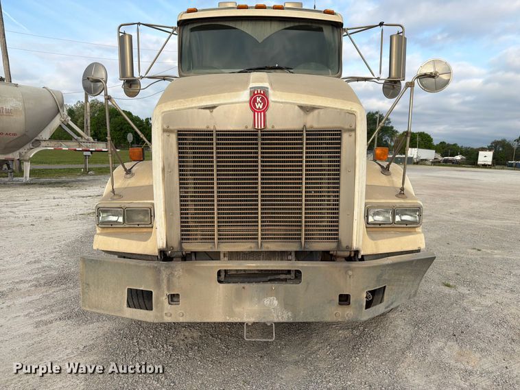 image for item FC3043 2007 Kenworth T800 semi truck