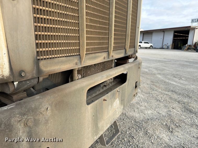 image for item FC3043 2007 Kenworth T800 semi truck