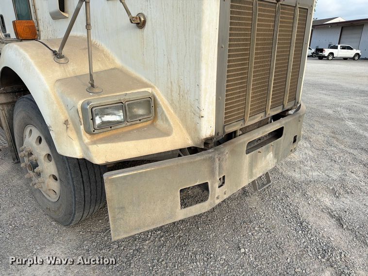 image for item FC3043 2007 Kenworth T800 semi truck