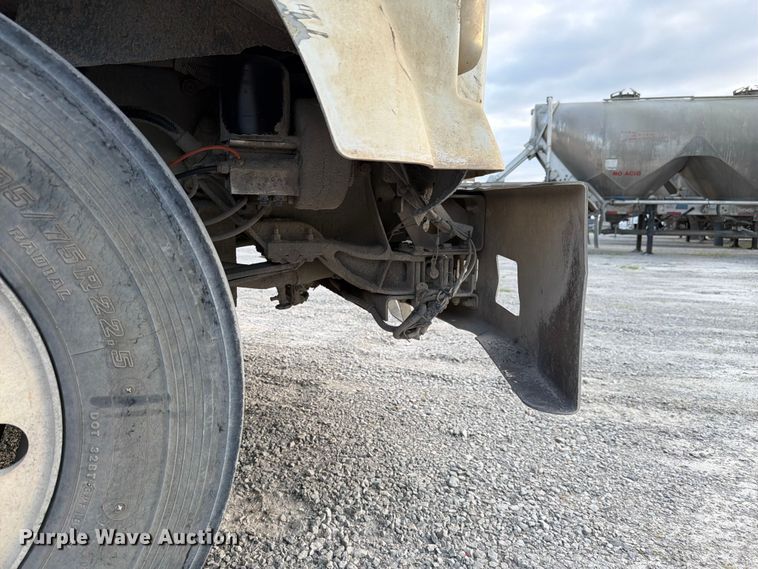 image for item FC3043 2007 Kenworth T800 semi truck