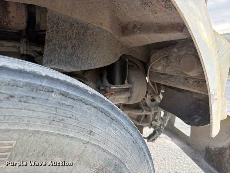 image for item FC3043 2007 Kenworth T800 semi truck