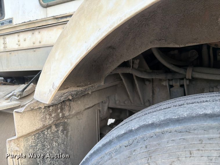 image for item FC3043 2007 Kenworth T800 semi truck