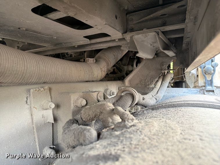 image for item FC3043 2007 Kenworth T800 semi truck