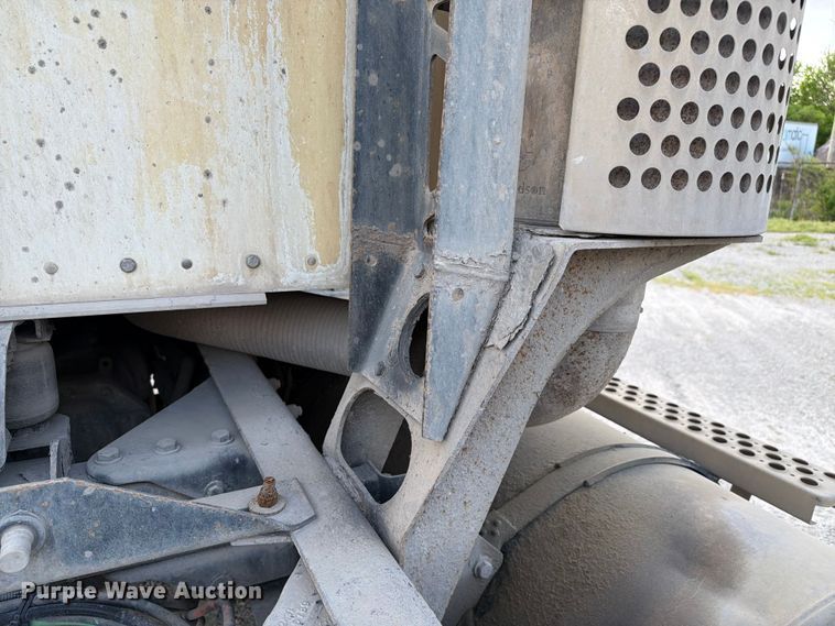 image for item FC3043 2007 Kenworth T800 semi truck