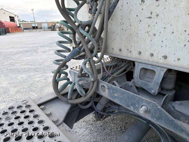 image for item FC3043 2007 Kenworth T800 semi truck