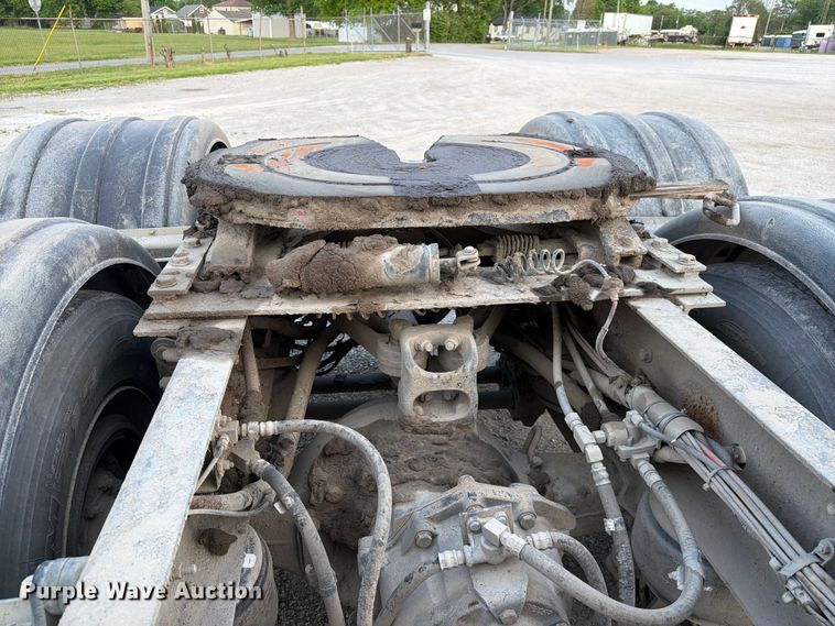 image for item FC3043 2007 Kenworth T800 semi truck