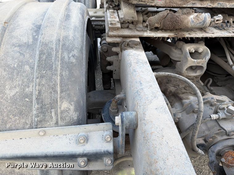 image for item FC3043 2007 Kenworth T800 semi truck