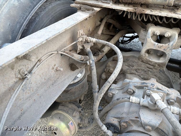 image for item FC3043 2007 Kenworth T800 semi truck