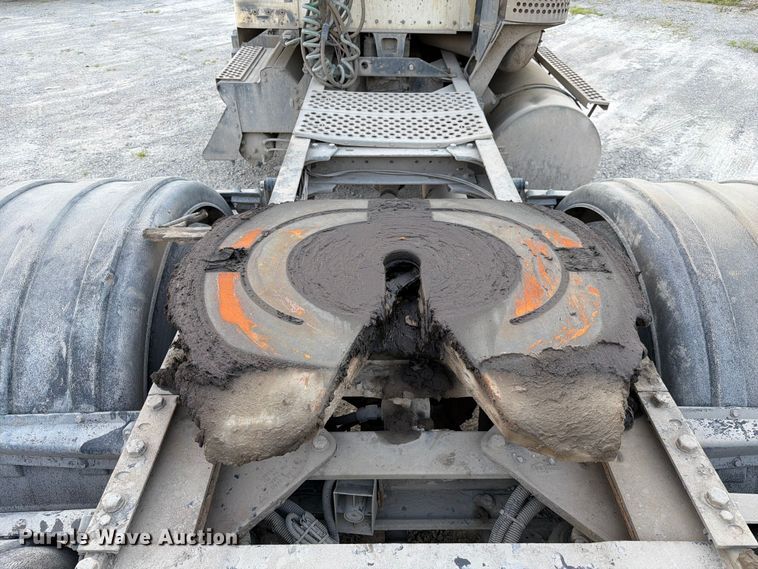 image for item FC3043 2007 Kenworth T800 semi truck