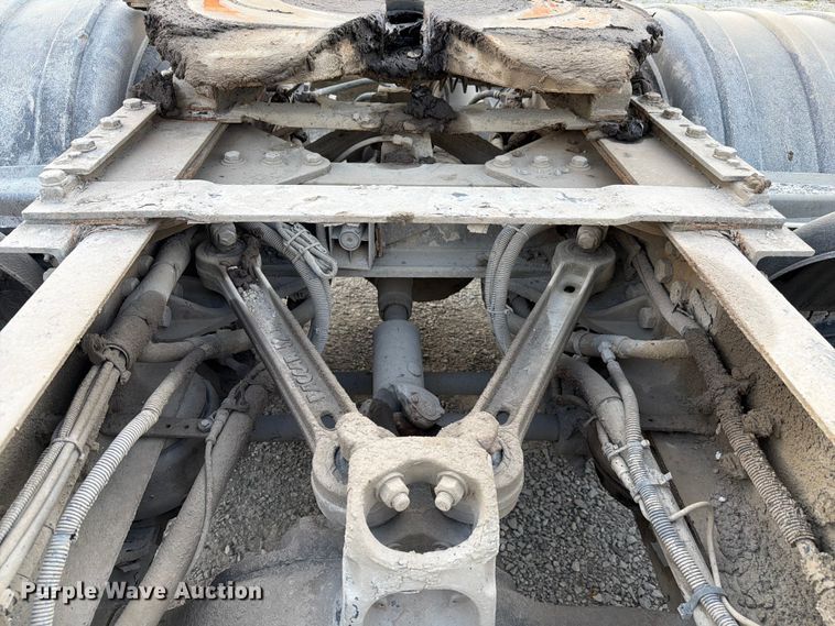 image for item FC3043 2007 Kenworth T800 semi truck