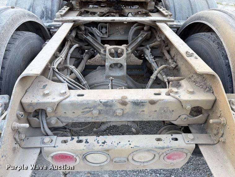 image for item FC3043 2007 Kenworth T800 semi truck