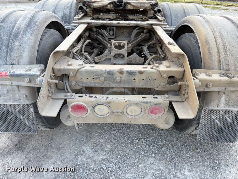 image for item FC3043 2007 Kenworth T800 semi truck