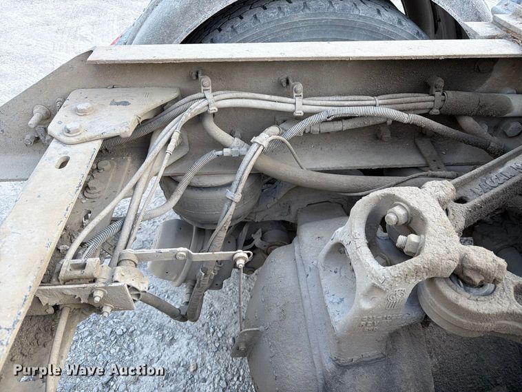 image for item FC3043 2007 Kenworth T800 semi truck