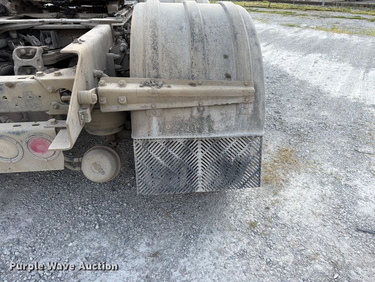 image for item FC3043 2007 Kenworth T800 semi truck